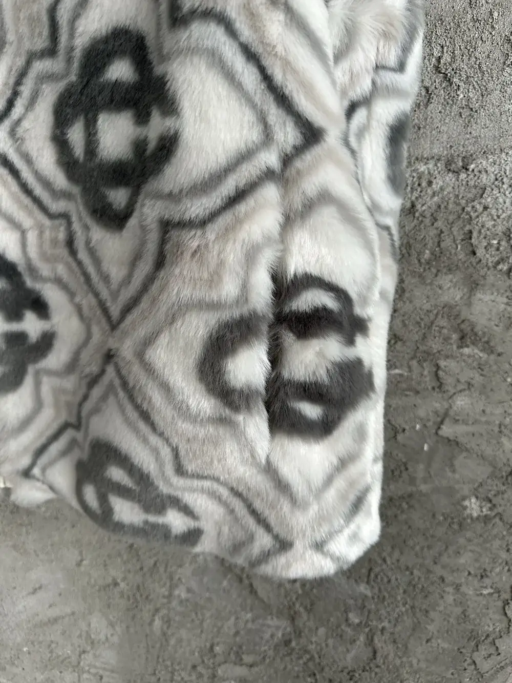 Casablanca Plush Apparel - Image 4